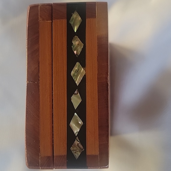 Artel La Paz Wooden Box with Mother of Pearl Inlaid Bird Design - Picture 5 of 11